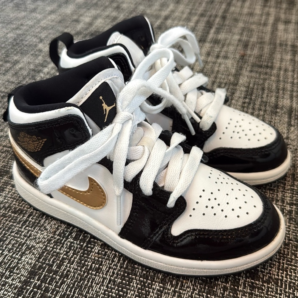 Nike Kids Jordan 1 Mid SE Sneaker